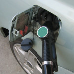 PNL: Creșterea prețului carburanților poate fi temperată prin măsuri fiscale