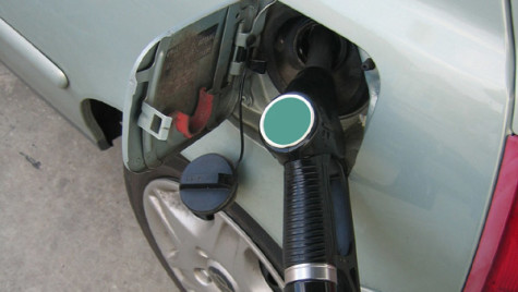 Italia ieftinește carburanții cu 25 eurocenți/litru prin reducerea accizelor