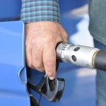 În cazul în care compensarea nu reduce preţul carburanţilor, Guvernul ar putea adopta o altă masură