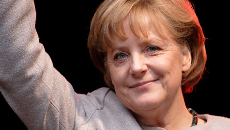 Angela Merkel: Industria auto germană ar trebui să le ofere imigranţilor o şansă