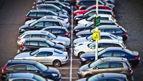 Primarul Capitalei: Pentru București, soluția este taxa de parcare, nu taxa auto