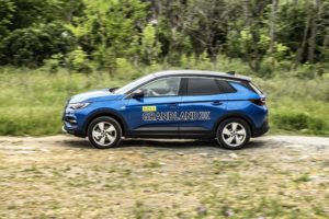 Test drive Opel Grandland X 1.6 D Innovation