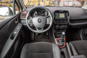 Test comparativ: Renault Clio Estate 1.5 dCi vs Renault ZOE R110