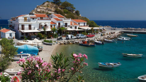 Turiştii au nevoie de un cod QR pentru intrarea în Grecia. Care sunt noile protocoale