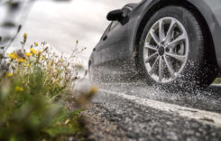 Cum scapi de riscul de acvaplanare pe drumurile umede