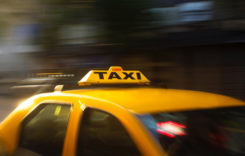 Ce a găsit Poliţia Transporturi la controlul taxiurilor din aeroporturi