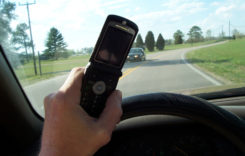 Cât te costă utilizarea telefonului sau altor gadgeturi în timpul condusului?