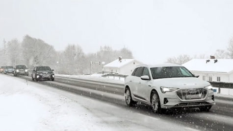 Cum își pregătesc șoferii români mașinile pentru iarnă. Sondaj