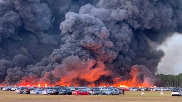 Incendiu flotă auto 3500 mașini arse