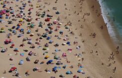 Guvernul ridică restricțiile și pentru accesul pe plaje neamenajate cu șezlonguri