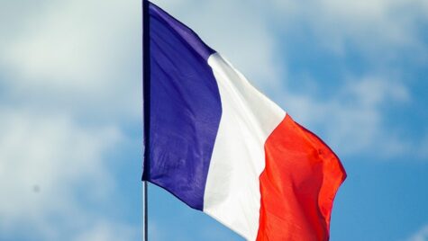Franța reduce și mai mult prețurile carburanților la pompă