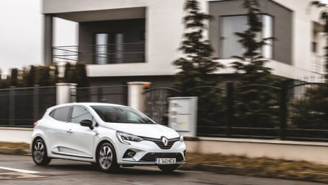 TEST Renault Clio Intens E-TECH 140. Economie fără diesel
