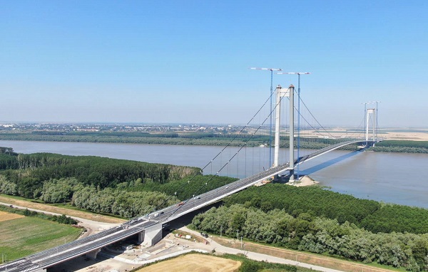 podul suspendat peste Dunăre